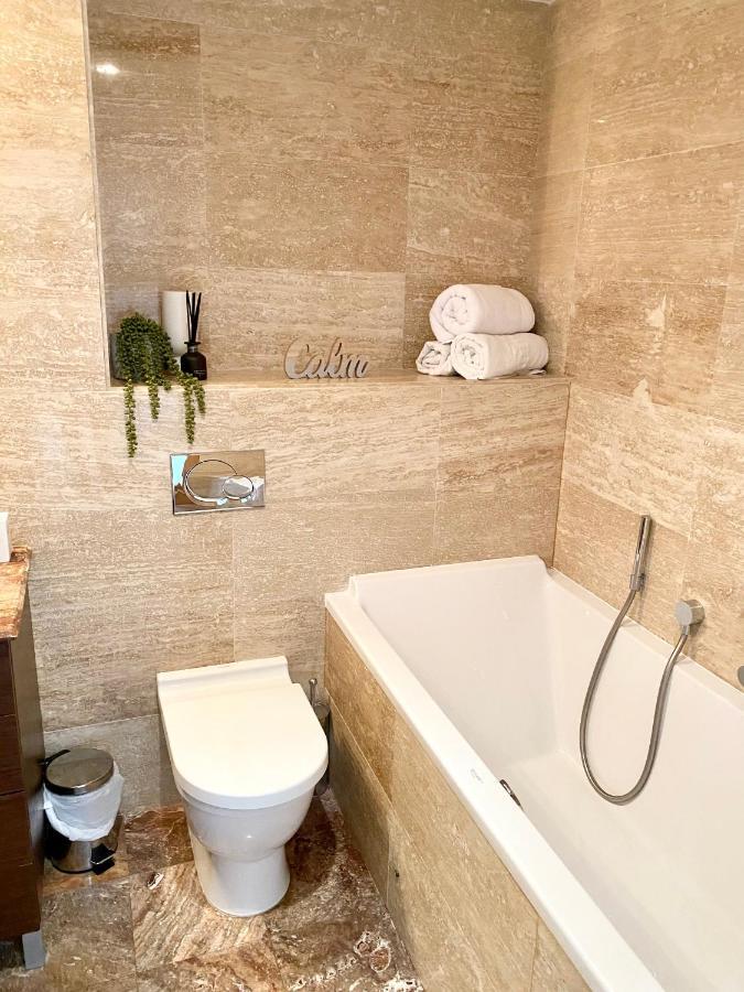 Ocean Village Lovely 2 Bedroom Apartment Gibraltar Bagian luar foto