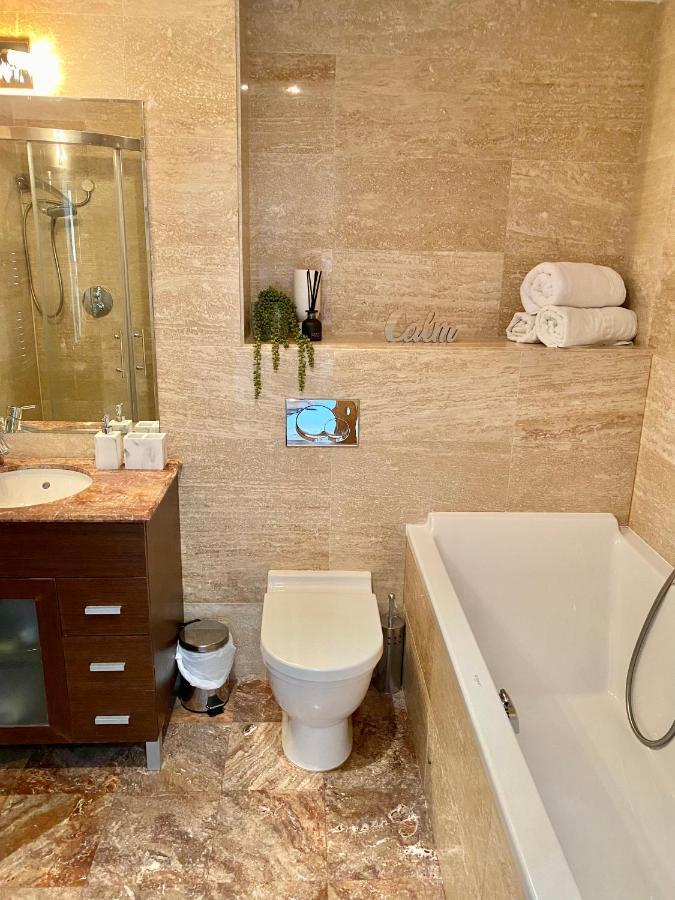 Ocean Village Lovely 2 Bedroom Apartment Gibraltar Bagian luar foto